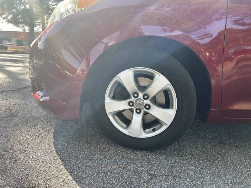 2011 Toyota Sienna LE 7-Passenger Auto Access Seat