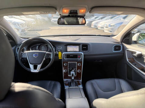 2015 Volvo V60 T5 Drive-E Platinum