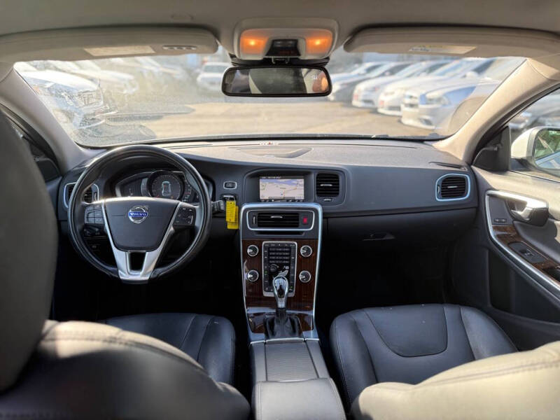 2015 Volvo V60 T5 Drive-E Platinum