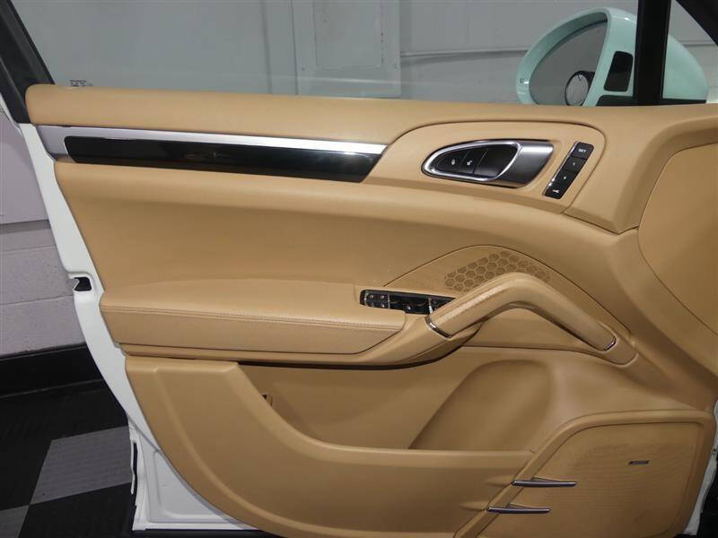 2017 Porsche Cayenne Platinum Edition