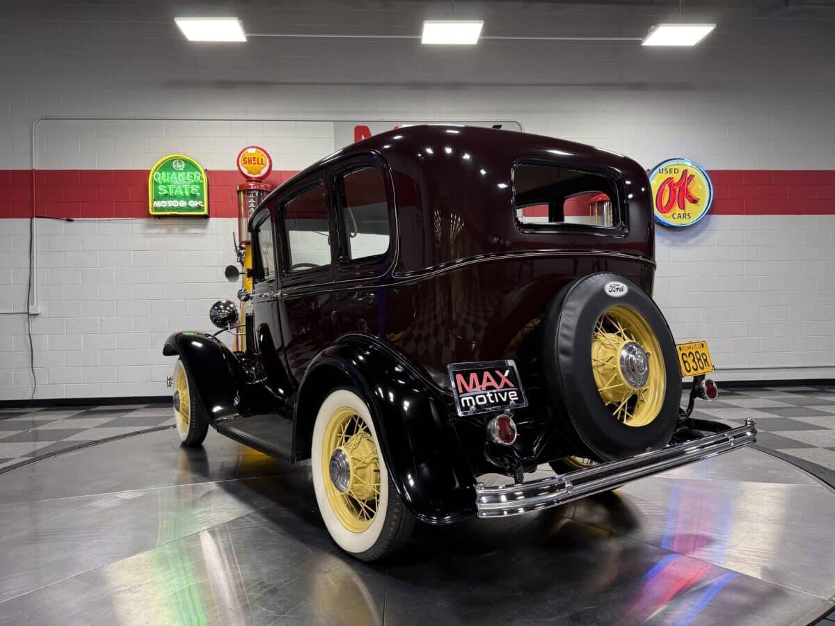1932 Ford Model 18 11
