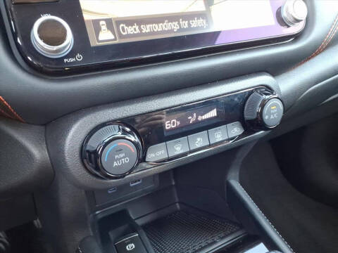 2023 Nissan Kicks SR