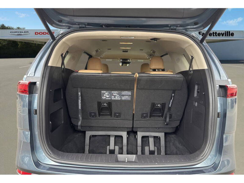 2024 Kia Carnival EX