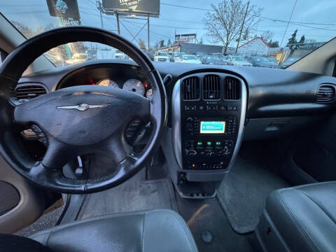 2006 Chrysler Town and Country Touring