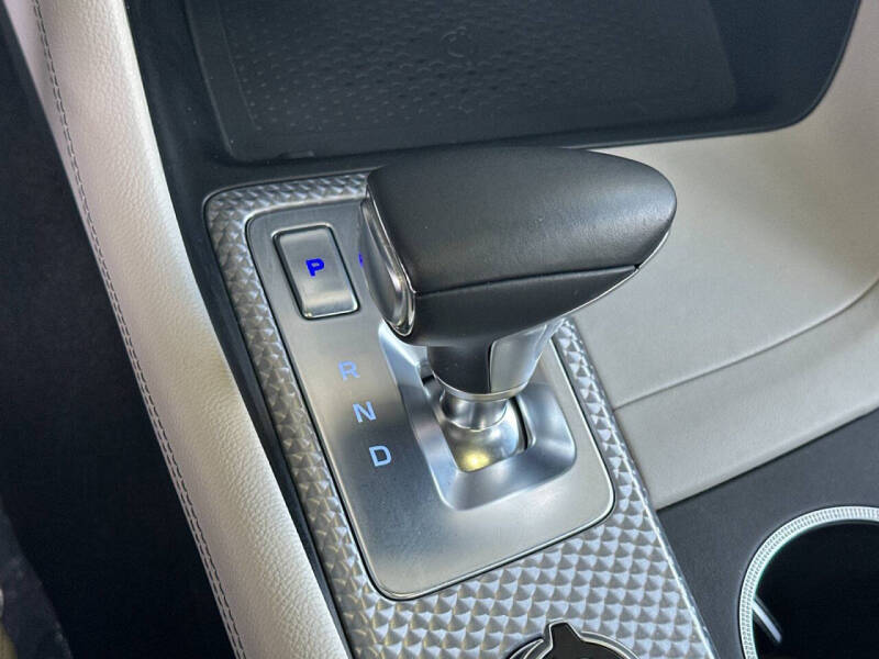 2023 Genesis G70