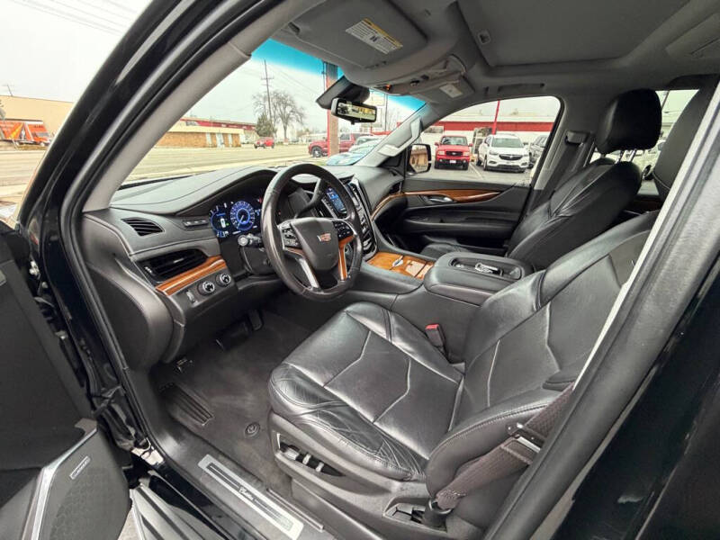 2017 Cadillac Escalade Luxury