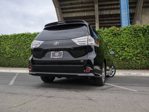 2014 Toyota Sienna SE 8-Passenger