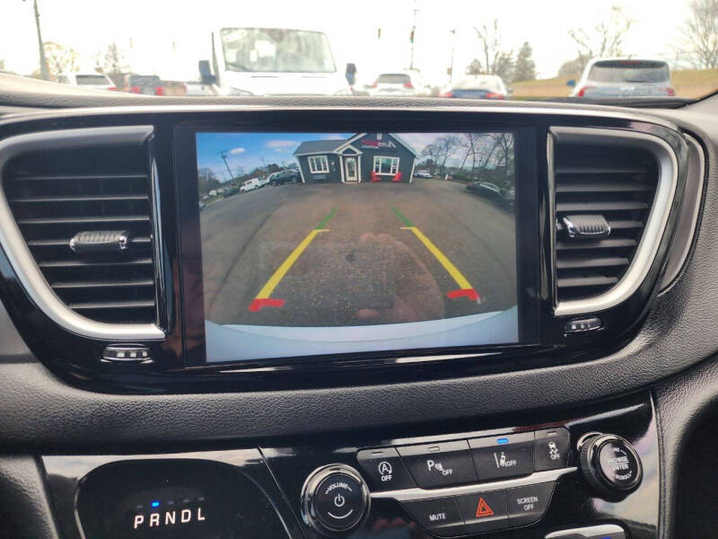 2025 Chrysler Pacifica Select