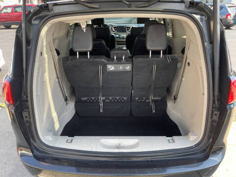 2017 Chrysler Pacifica Touring-L