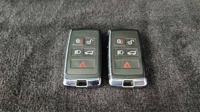 2024 Land Rover Discovery P300 Dynamic SE