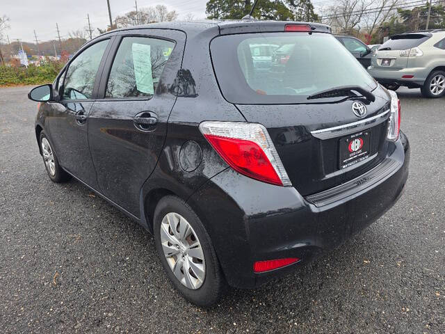2012 Toyota Yaris 5-Door LE