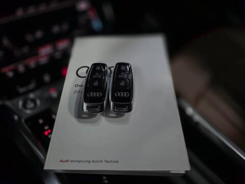 2022 Audi e-tron quattro Premium Plus