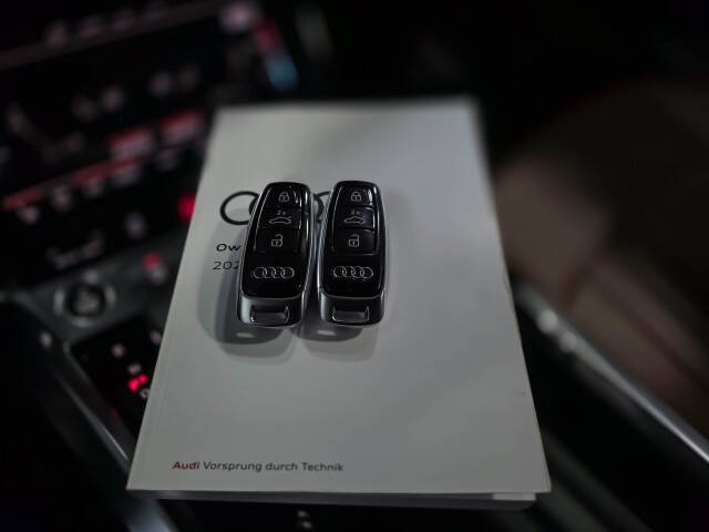 2022 Audi e-tron quattro Premium Plus