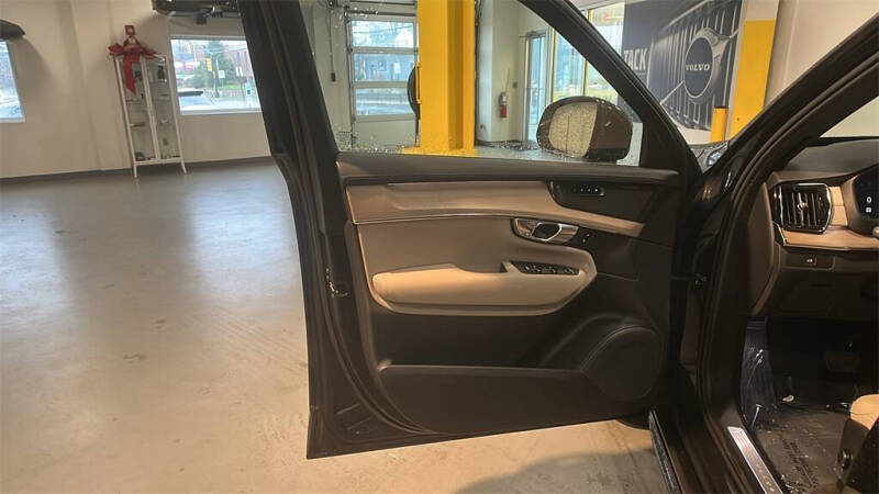 2025 Volvo XC90 B6 Plus Bright Theme 7P