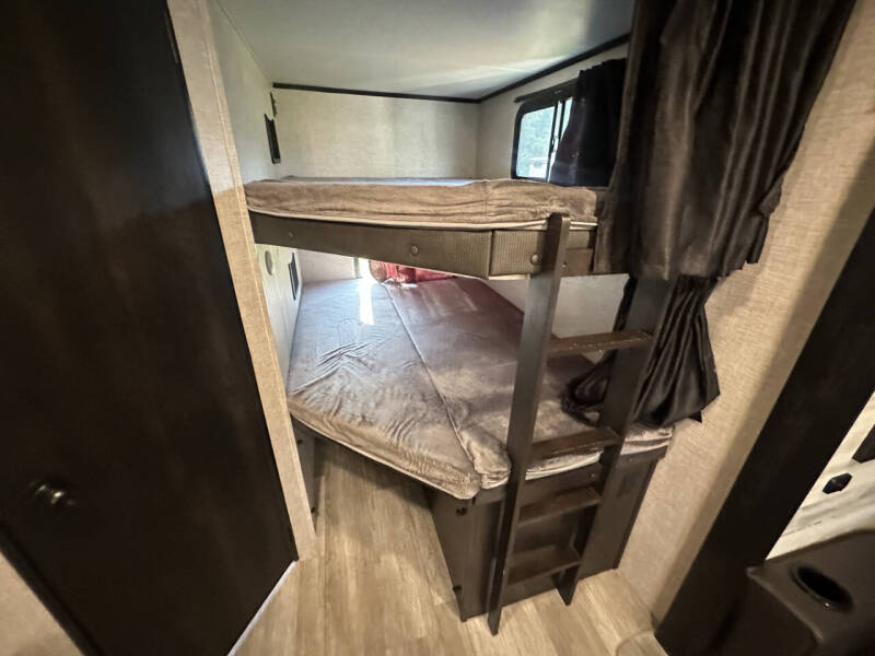 2022 FOR SALE!!  Jayco Jayfeather 27BHB