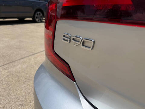 2017 Volvo S90 T6 Momentum