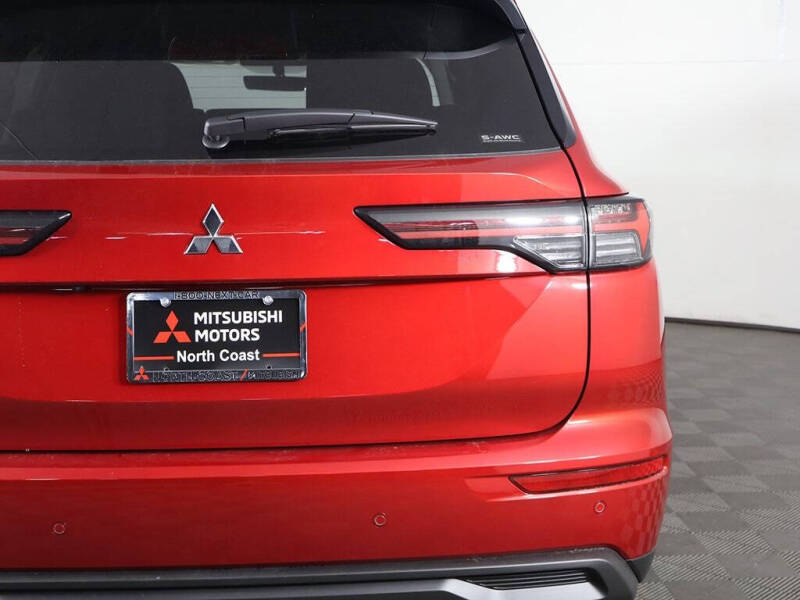 2025 Mitsubishi Outlander ES