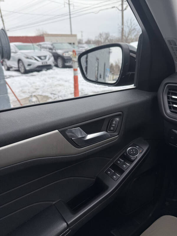 2021 Ford Escape SEL