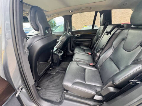 2016 Volvo XC90 T6 Momentum