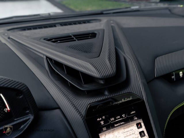 2024 Lamborghini Revuelto