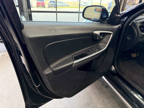 2016 Volvo V60 Cross Country T5