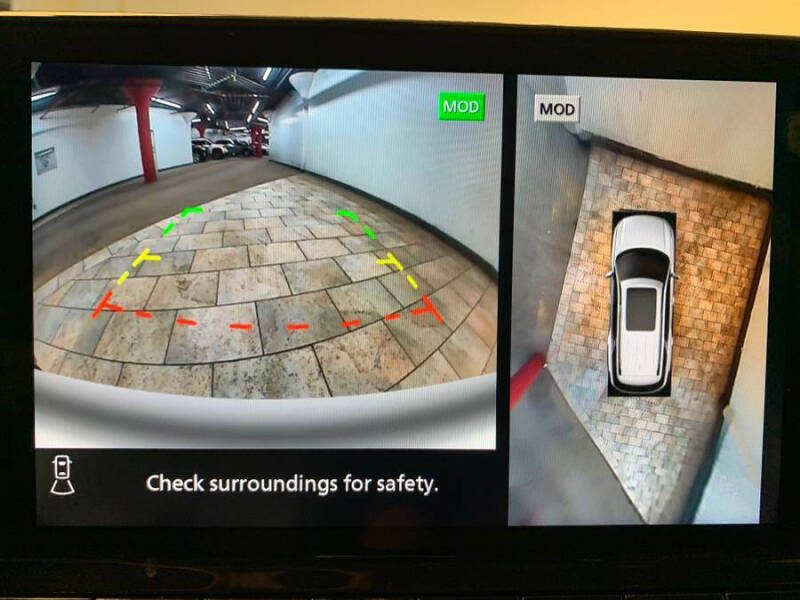 2022 Nissan Pathfinder SL