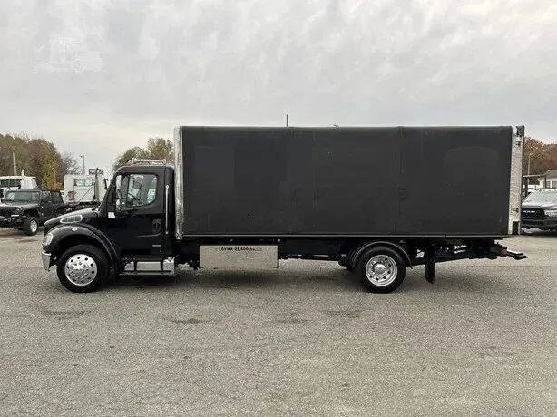 2009 Freightliner M2 106