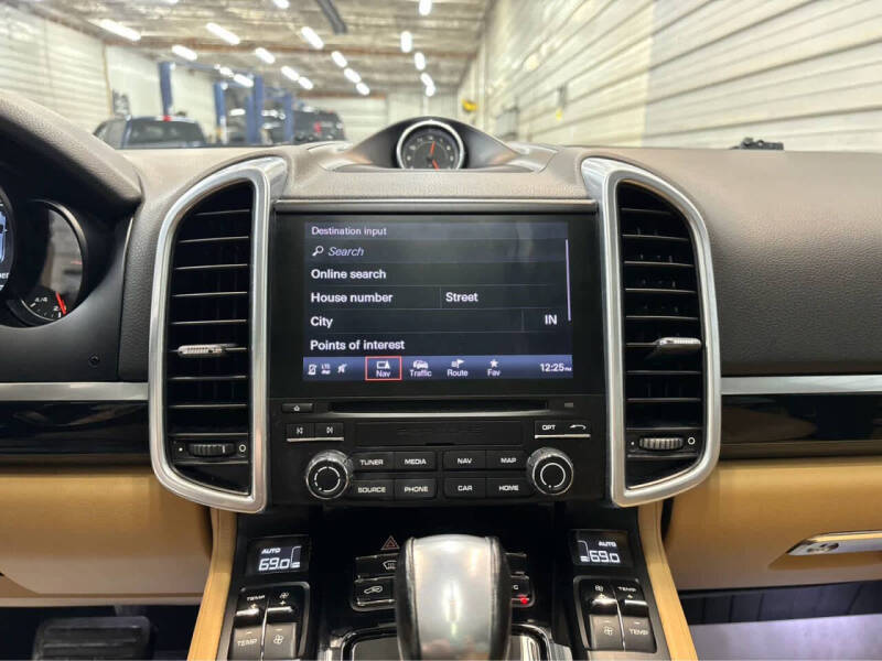 2017 Porsche Cayenne Platinum Edition