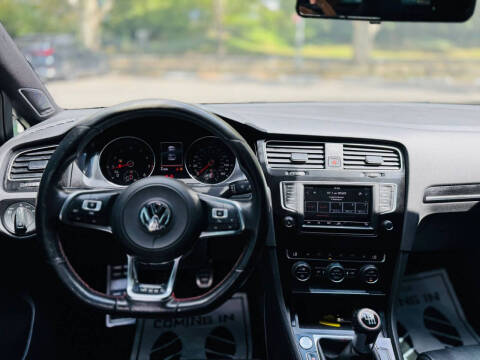 2017 Volkswagen Golf GTI Sport