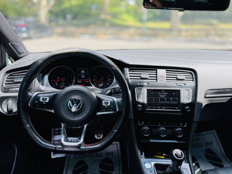 2017 Volkswagen Golf GTI Sport