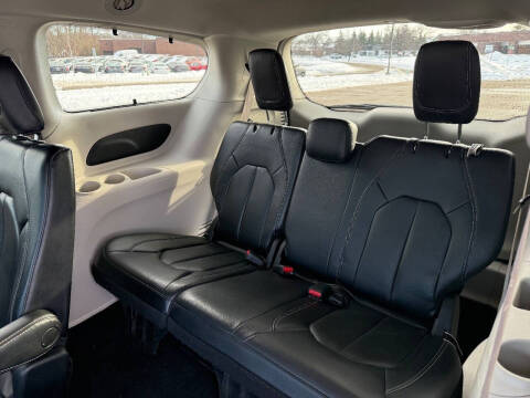 2022 Chrysler Pacifica Touring L