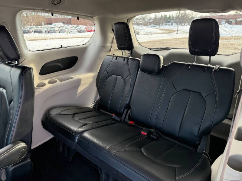 2022 Chrysler Pacifica Touring L