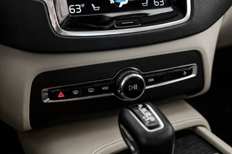 2020 Volvo XC90 T5 Momentum