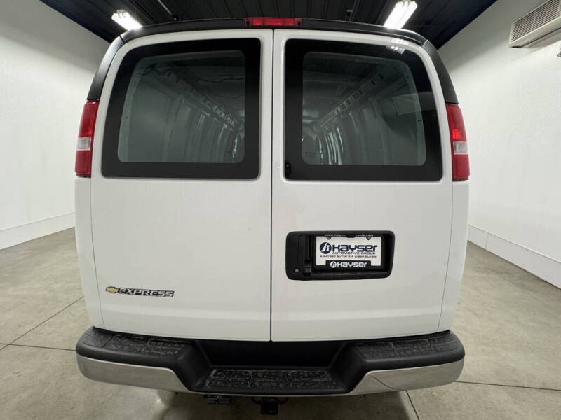 2025 Chevrolet Express 2500