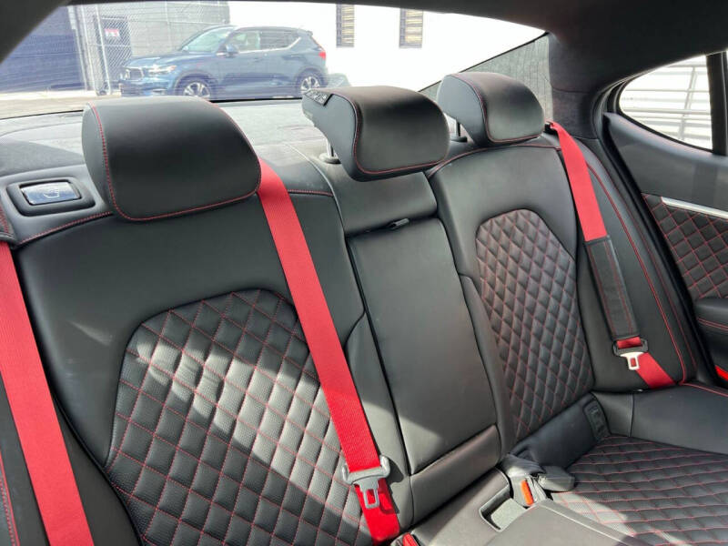 2023 Genesis G70
