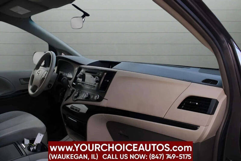 2012 Toyota Sienna LE Mobility 7-Passenger