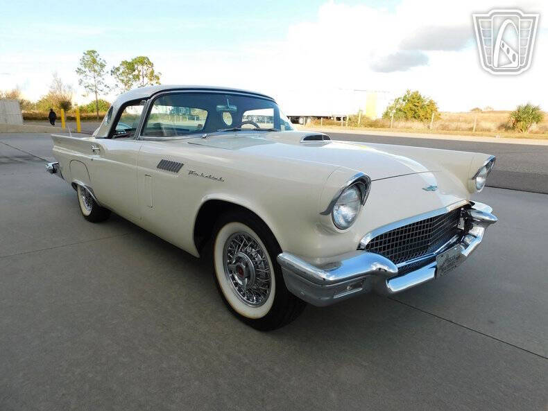 1957 Ford Thunderbird