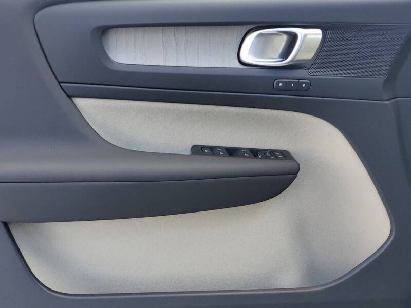 2026 Volvo XC40 B4 Plus