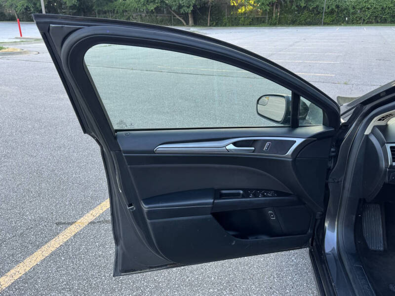 2017 Ford Fusion Hybrid SE