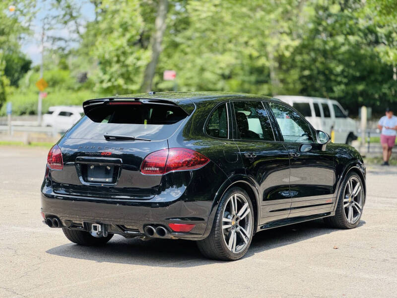 2014 Porsche Cayenne GTS