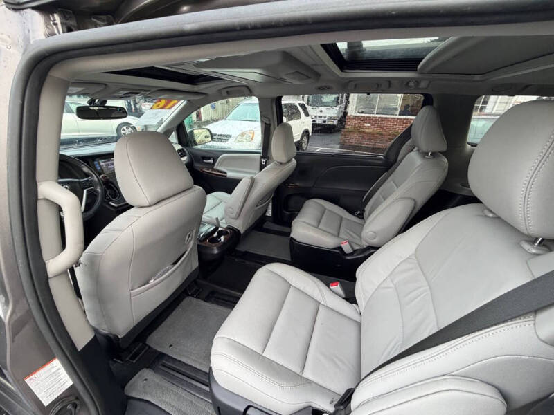 2016 Toyota Sienna XLE 8-Passenger