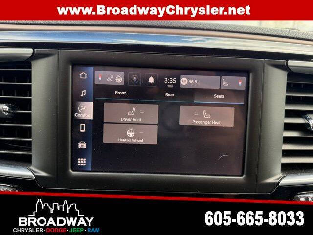 2023 Chrysler Voyager LX