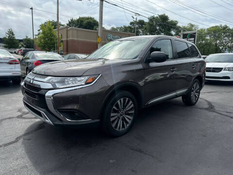 2020 Mitsubishi Outlander for sale at EZ Cars in Lowell MA