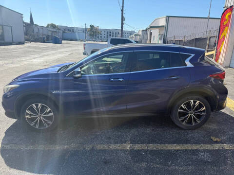 2017 Infiniti QX30 Premium