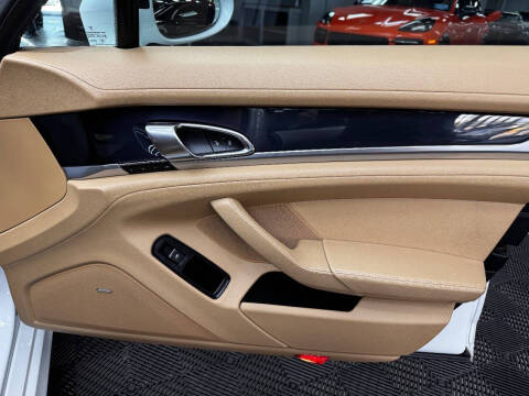 2015 Porsche Panamera 4