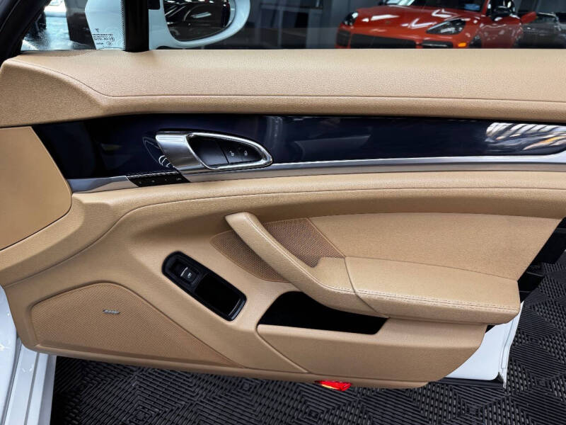 2015 Porsche Panamera 4