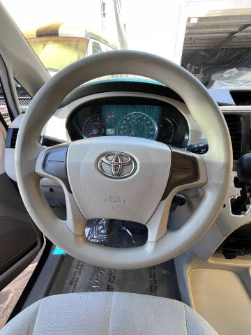2012 Toyota Sienna