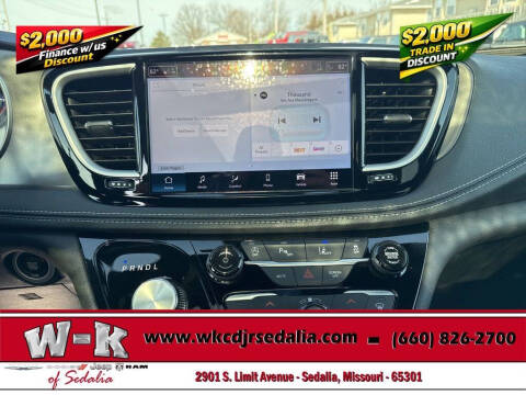 2026 Chrysler Pacifica Select