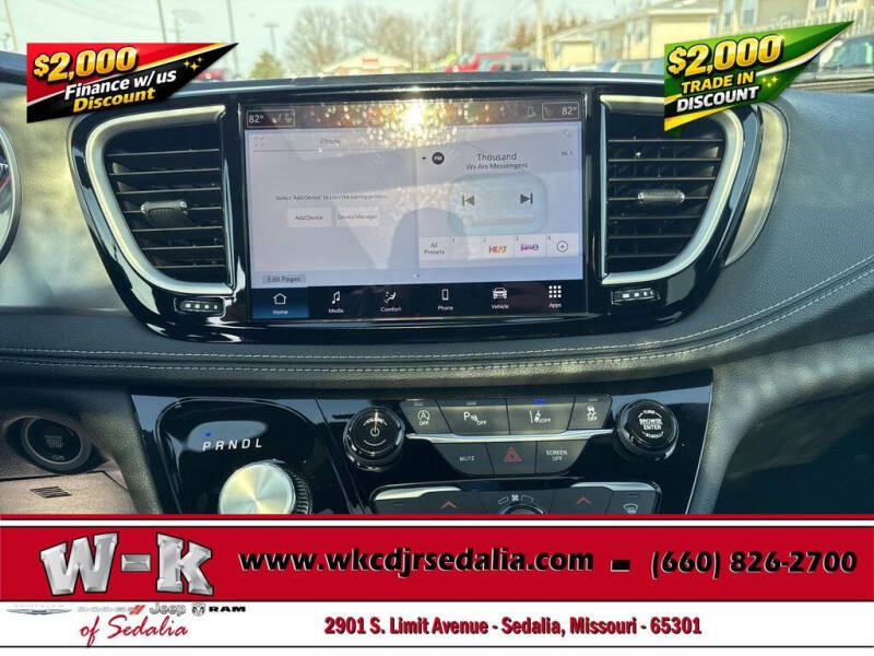 2026 Chrysler Pacifica Select