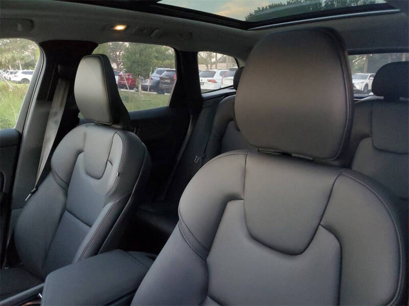 2025 Volvo XC60 B5 Plus Dark Theme